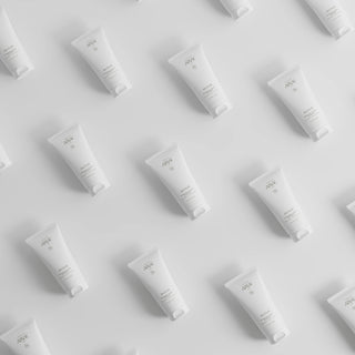 Gommage Visage Amaé sur fond blanc. Soins cosmétiques français et naturels