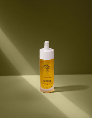 Flacon de 30 ml d’Huile Divine Anti-Rides de Laboratoire Amaé. Une huile visage 100 % naturelle, combinant huiles de rosier muscat, baobab et vitamine E, pour nourrir la peau, favoriser la régénération cellulaire et améliorer l’élasticité.
