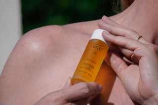 Huile divine anti rides porté dans les mains
Produits naturels et Made in France