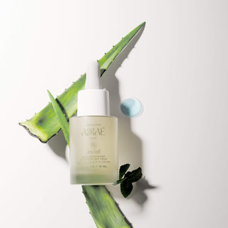 Composition du soin défatiguant contour des yeux Laboratoire Amaé. Des ingrédients clés pour effet défatiguant : aloe vera, hydrolat de bleuet bio et extrait de micro algue verte.